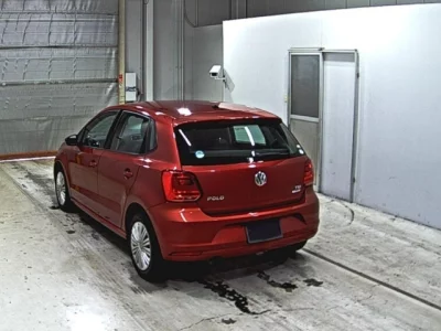 Volkswagen POLO  с аукциона в Японии