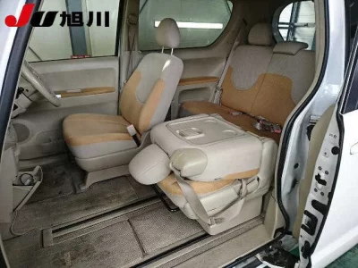 Toyota PORTE  с аукциона в Японии