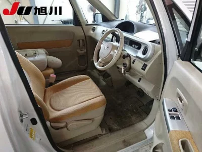 Toyota PORTE  с аукциона в Японии