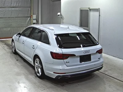 Audi A4  с аукциона в Японии