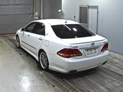 Toyota CROWN  с аукциона в Японии