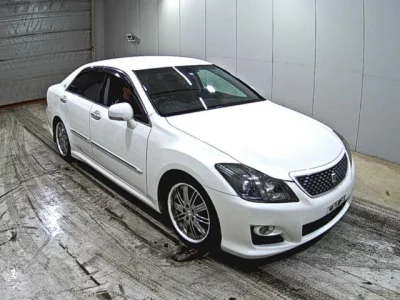 Toyota CROWN  с аукциона в Японии