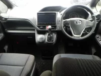 Toyota NOAH лот № 3055 оценка 4  с аукциона в Японии 2
