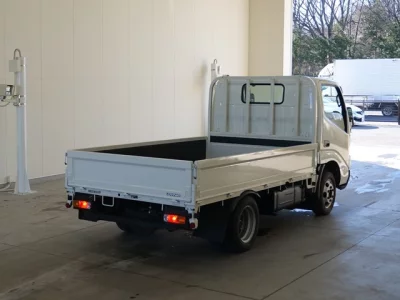 Toyota DYNA  с аукциона в Японии