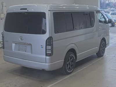 Toyota HIACE  с аукциона в Японии