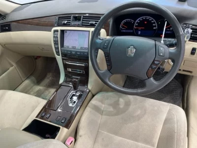 Toyota CROWN  с аукциона в Японии