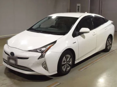 Toyota PRIUS  с аукциона в Японии