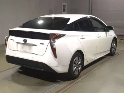 Toyota PRIUS  с аукциона в Японии