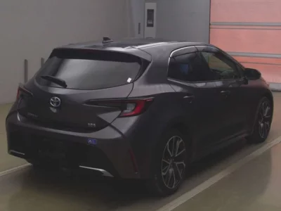 Toyota COROLLA SPORT  с аукциона в Японии