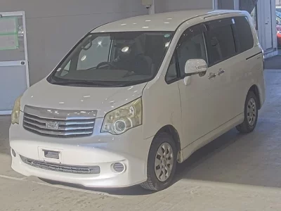 Toyota NOAH  с аукциона в Японии