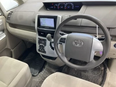Toyota NOAH  с аукциона в Японии