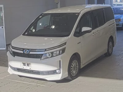 Toyota VOXY  с аукциона в Японии