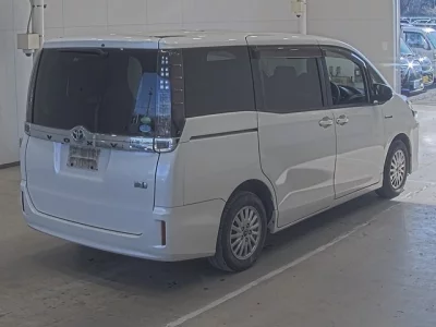 Toyota VOXY  с аукциона в Японии