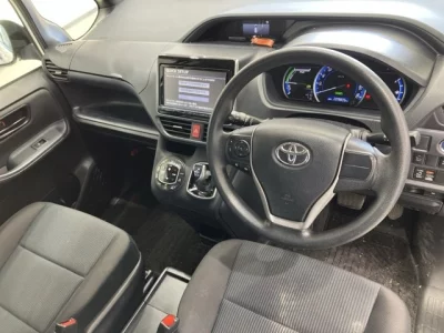 Toyota VOXY  с аукциона в Японии