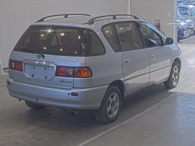 Toyota IPSUM  с аукциона в Японии