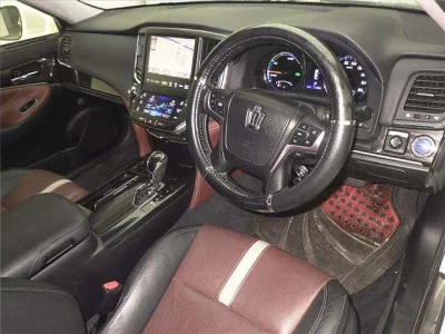 Toyota CROWN  с аукциона в Японии