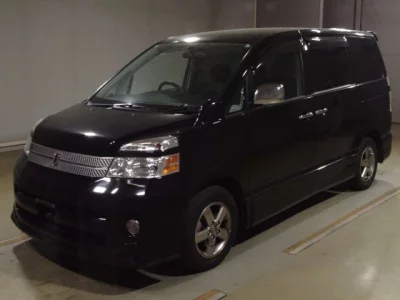 Toyota VOXY  с аукциона в Японии