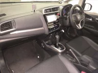 Honda FIT лот № 8303 оценка 3.5  с аукциона в Японии 3