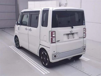 Daihatsu WAKE  с аукциона в Японии