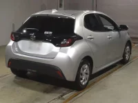 Toyota YARIS лот № 238 оценка 3.5  с аукциона в Японии 1