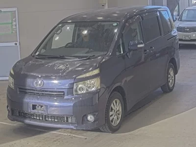Toyota VOXY  с аукциона в Японии