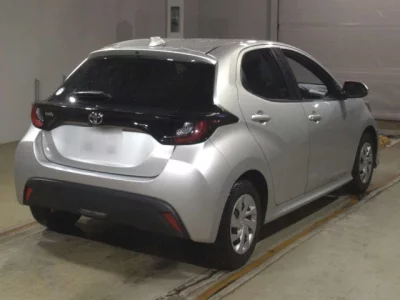 Toyota YARIS  с аукциона в Японии