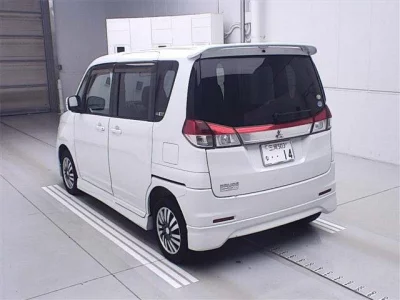 Mitsubishi DELICA D2