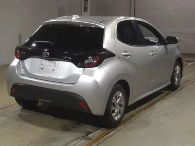 Toyota YARIS  с аукциона в Японии