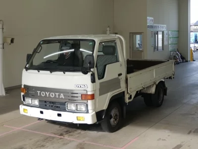 Toyota DYNA  с аукциона в Японии