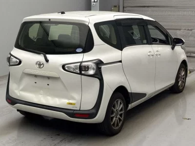 Toyota SIENTA  с аукциона в Японии