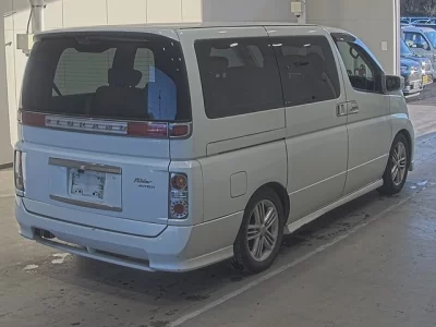 Nissan ELGRAND  с аукциона в Японии