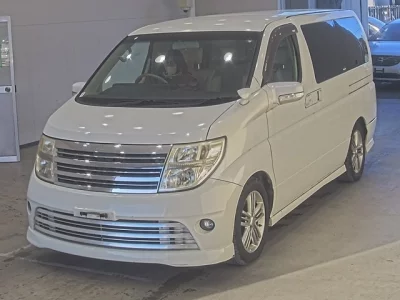 Nissan ELGRAND  с аукциона в Японии