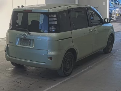 Toyota SIENTA  с аукциона в Японии