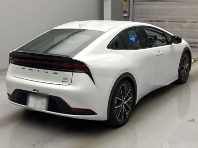 Toyota PRIUS  с аукциона в Японии