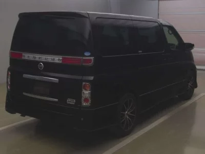 Nissan ELGRAND  с аукциона в Японии