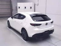 Mazda MAZDA3 лот № 70062 оценка R  с аукциона в Японии 1