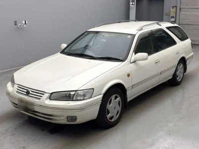 Toyota CAMRY  с аукциона в Японии