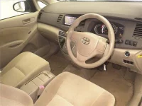Toyota ISIS лот № 70091 оценка 3.5  с аукциона в Японии 2