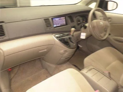 Toyota ISIS  с аукциона в Японии