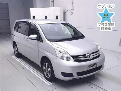 Toyota ISIS  с аукциона в Японии