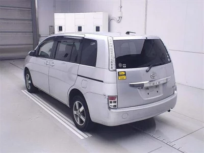 Toyota ISIS  с аукциона в Японии