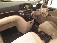 Nissan ELGRAND лот № 70090 оценка 3.5  с аукциона в Японии 3