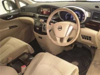 Nissan ELGRAND лот № 70090 оценка 3.5  с аукциона в Японии 2