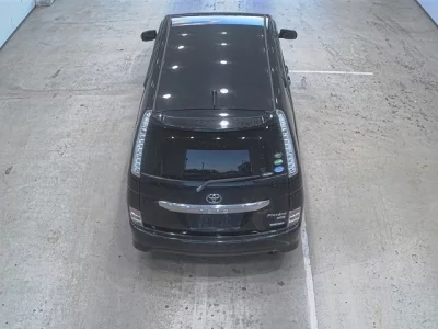 Toyota ISIS  с аукциона в Японии