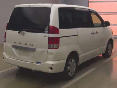 Toyota NOAH  с аукциона в Японии