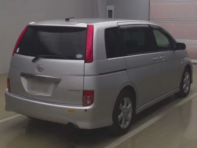 Toyota ISIS  с аукциона в Японии