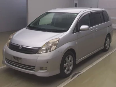 Toyota ISIS  с аукциона в Японии