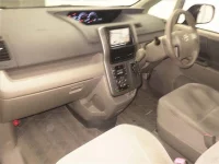 Toyota NOAH лот № 70142 оценка R  с аукциона в Японии 3