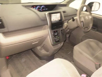 Toyota NOAH  с аукциона в Японии