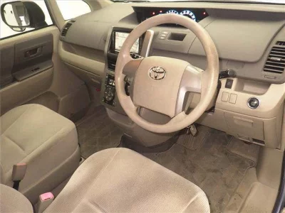 Toyota NOAH  с аукциона в Японии